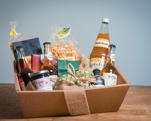 Ein Geschenkkorb oder Gutschein kommt immer gut an